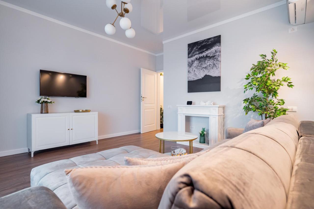 Golden Mirage Sunset Apartment Mamaia Exterior photo