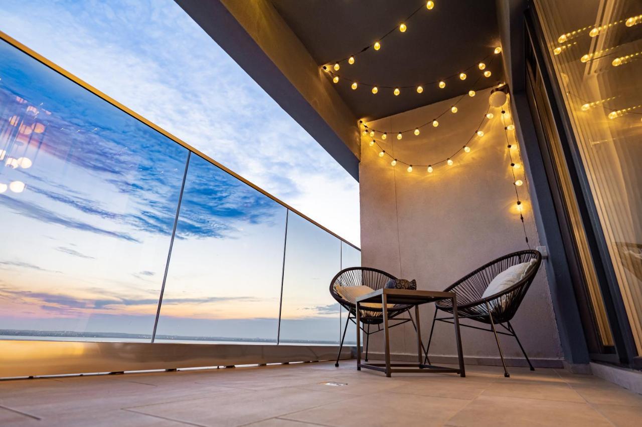 Golden Mirage Sunset Apartment Mamaia Exterior photo