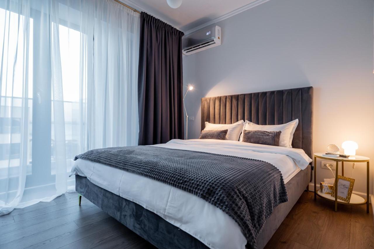 Golden Mirage Sunset Apartment Mamaia Exterior photo